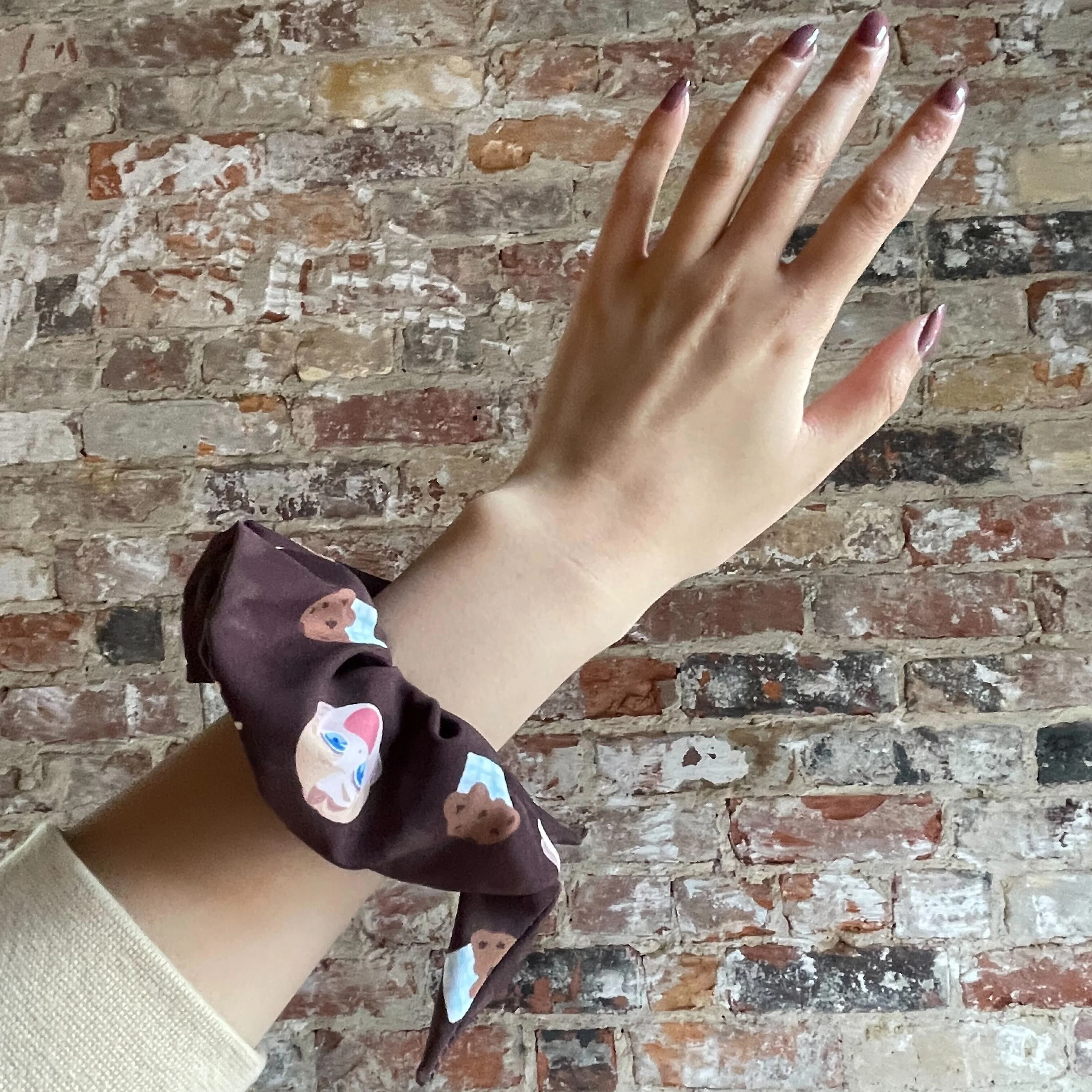 THE MAFIA NANNY - SCRUNCHIE - Image 3